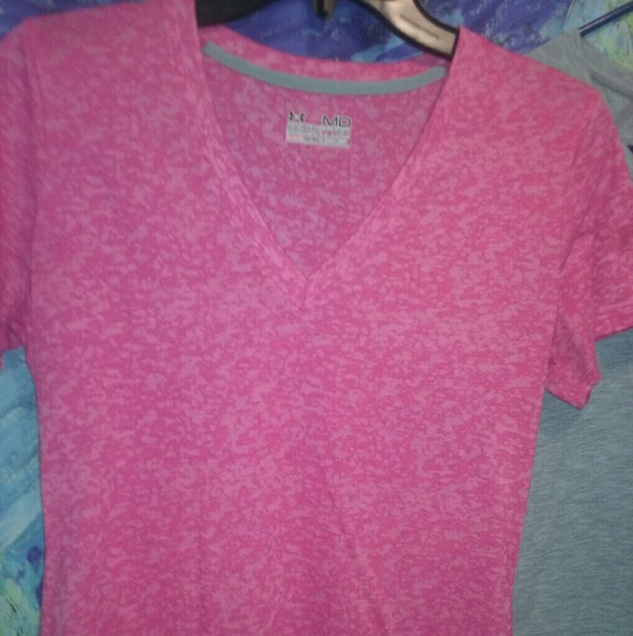 2 Under Armour Medium Shirts - Picture 7 of 7